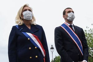 Marine Le Pen et Jordan Bardella, lors d'une cérémonie le 1er mai à Paris. 