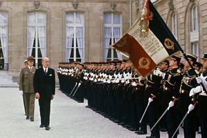 Valéry Giscard d'Estaing, le 21 mai 1981, quitte l'Elysée. 