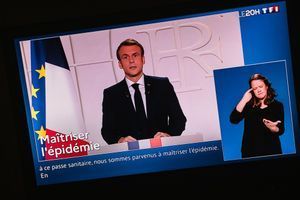 Emmanuel Macron s'adressant aux Français mardi soir. 