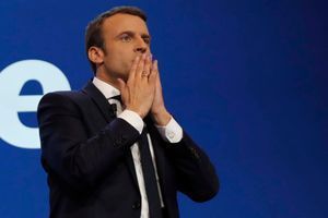 Emmanuel Macron avant son discours du premier tour de la présidentielle.