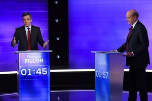 Alain Juppé et François Fillon sur le plateau du débat, jeudi soir.