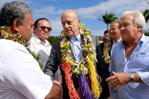 Alain Juppé à Païta, en Nouvelle-Calédonie, le 21 juillet. Il y a rencontré la communauté des Wallisiens.