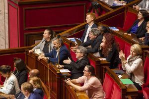 Jean-Luc Mélenchon et des députés Insoumis, à l'Assemblée le 17 février. 