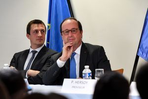 François Hollande lors de sa visite dans un lycée à Hénin-Beaumont.