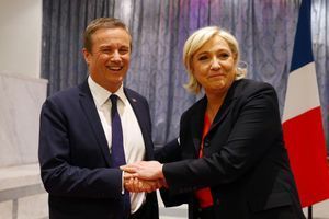 Nicolas Dupont-Aignan et Marine Le Pen