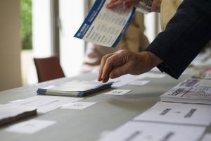 Dans un bureau de vote de Saint-Cloud, le 25 mai 2014, lors des élections européennes.