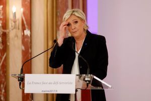 Marine Le Pen lors d'une conférence de presse à Paris, lundi.