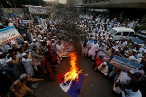 Manifestation anti-française à Karachi, au Paklistan, samedi.
