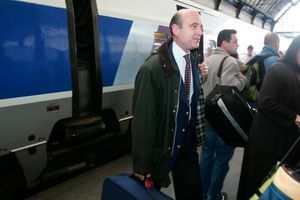 Alain Juppé en 2006 dans la gare de Bordeaux.
