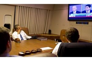  Barack Obama a suivi le débat Ryan-Biden à bord d'Air Force One. 