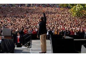  Obama en meeting dans le Wisconsin devant une foule de 30 000 personnes. 