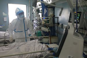 A l'hôpital de Wuhan, le personnel médical est en danger.