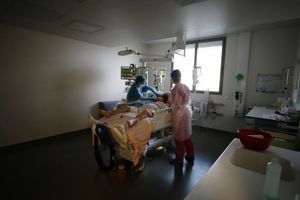Service de réanimation de l'hôpital Pasteur de Nice, le 27 novembre 2020. 