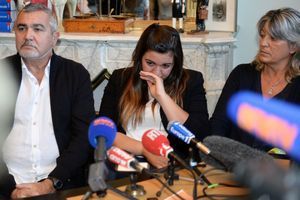Marie-Océane et ses parents à Bordeaux, ce lundi, lors de la conférence de presse.