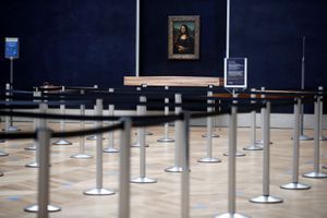Les musées vont-ils rouvrir le 15 décembre en France comme prévu? Ici la Joconde au Louvre, bien seule.