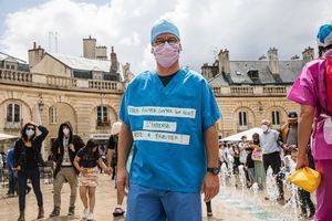 Après trois mois de crise sanitaire, médecins, aides-soignants et infirmiers battent le pavé mardi un peu partout en France pour rappeler le gouvernement à ses promesses sur l'hôpital, en plein «Ségur de la santé».