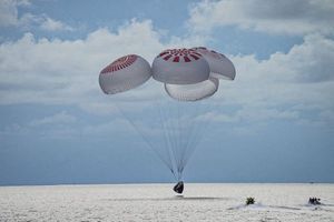 Les touristes de SpaceX de retour sur Terre après trois jours dans l'espace