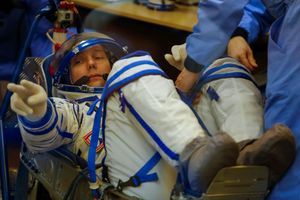 En novembre dernier, Thomas Pesquet s'apprêtait à entrer dans la capsule Soyouz pour aller sur l'ISS.