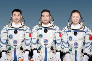 Trois astronautes chinois s'envolent vers leur propre station spatiale