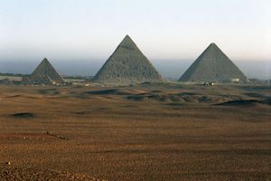 Vue des pyramides de Cheops (Kheops), Chephren (Khephren) et Mykerinos 