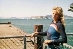 Valentine Monnier, 18 ans, dans la baie de San Francisco, en 1975. C’est l’année où, aujourd’hui, elle dit avoir été violée. Elle est la cinquième femme à accuser le réalisateur, depuis Samantha Geimer.