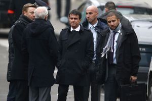 Manuel Valls, mercredi, devant les locaux de Charlie Hebdo