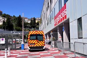 L'entrée des urgences de l'hôpital Pasteur