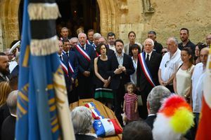 Aux obsèques de Jean-Mathieu Michel à Signes, vendredi.