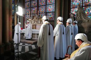 Durant la messe célébrée samedi à Notre-Dame de Paris.