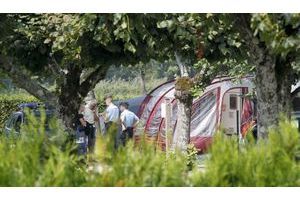  Au camping de Saint-Jorioz, où séjournaient les victimes, les gendarmes mènent l'enquête.