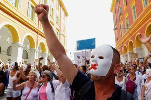 Des manifestants anti-passe sanitaire à Nice le 14 août 2021