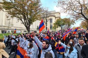 Dimanche, à Paris, près de 20 000 Français d'origine arménienne se sont rassemblés. 