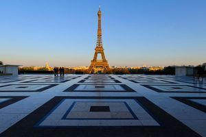 La réouverture de la Tour Eiffel est reportée jusqu'à "nouvel ordre". 