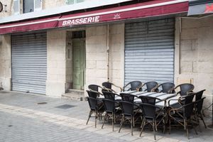Une brasserie fermée à Marseille. 