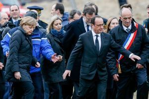 Le président français François Hollande, la Chancelière allemande Angela Merkel et le Premier ministre espagnol Mariano Rajoy