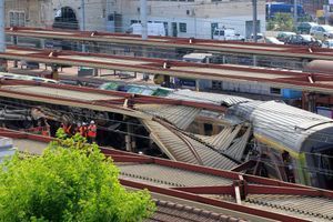 Le déraillement du train a causé la mort de sept personnes.