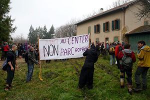Des manifestations réunis dimanche à Roybon contre le projet de Central Parc. 