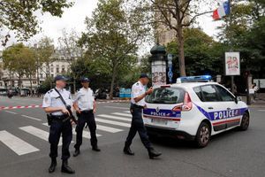 Des policiers durant la fausse alerte à Paris, samedi 17 septembre 2016.