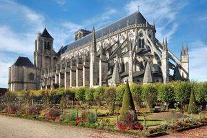 Bourges, dont voici la célèbre cathédrale, pourrait être samedi le théâtre de manifestations des "gilets jaunes" 