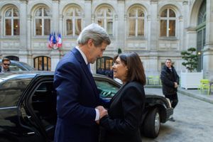 John Kerry a été reçu par Anne Hidalgo ce vendredi.