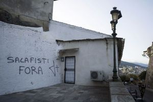 «Salafisti fora» : «salafistes dehors». Une inscription récente à Saint-Joseph, un quartier à forte population immigrée de Bastia.