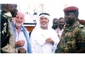  A Conakry en 2009, Loïk Le Floch-Prigent, aux côtés de l’Emirien Abass Youssef et d’officiels guinéens.