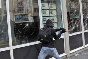Loi Travail: à Rennes, de nombreuses dégradations pendant la manifestation