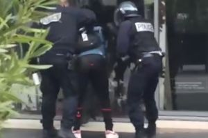 Image de la vidéo de la violence policière. 