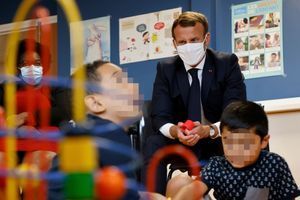 Emmanuel Macron à la Maison de la Petite Enfance de Longjumeau, le 23 septembre 2020.