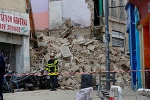 L'effondrement des immeubles à Marseille a fait au moins six morts.