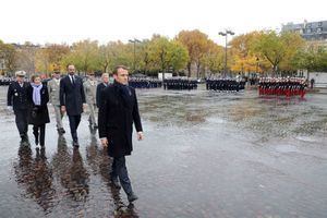 Emmanuel Macron dimanche matin lors des commémorations du 11-Novembre.