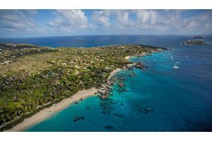  Contrairement aux apparences, à Tortola, la principale île de l’archipel, la plage n’est pas l’activité principale.