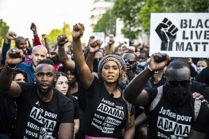 Assa Traoré, soeur d'Adama Traoré, lors d'une manifestation à Paris, le 2 juin. 