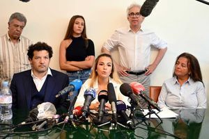 Sofia Chouviat, fille de Cédric Chouviat, lors d'une conférence de presse de la famille et des avocat, mardi. 